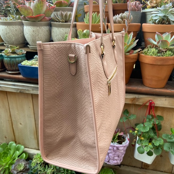 TOTE & CARRY AP1 TOTE BAG WITH ZIPPER SNAKE SKIN - Picture 6 of 15